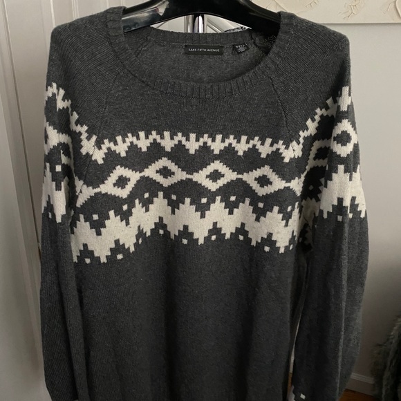 Saks Fifth Avenue wool winter sweater - Picture 2 of 3